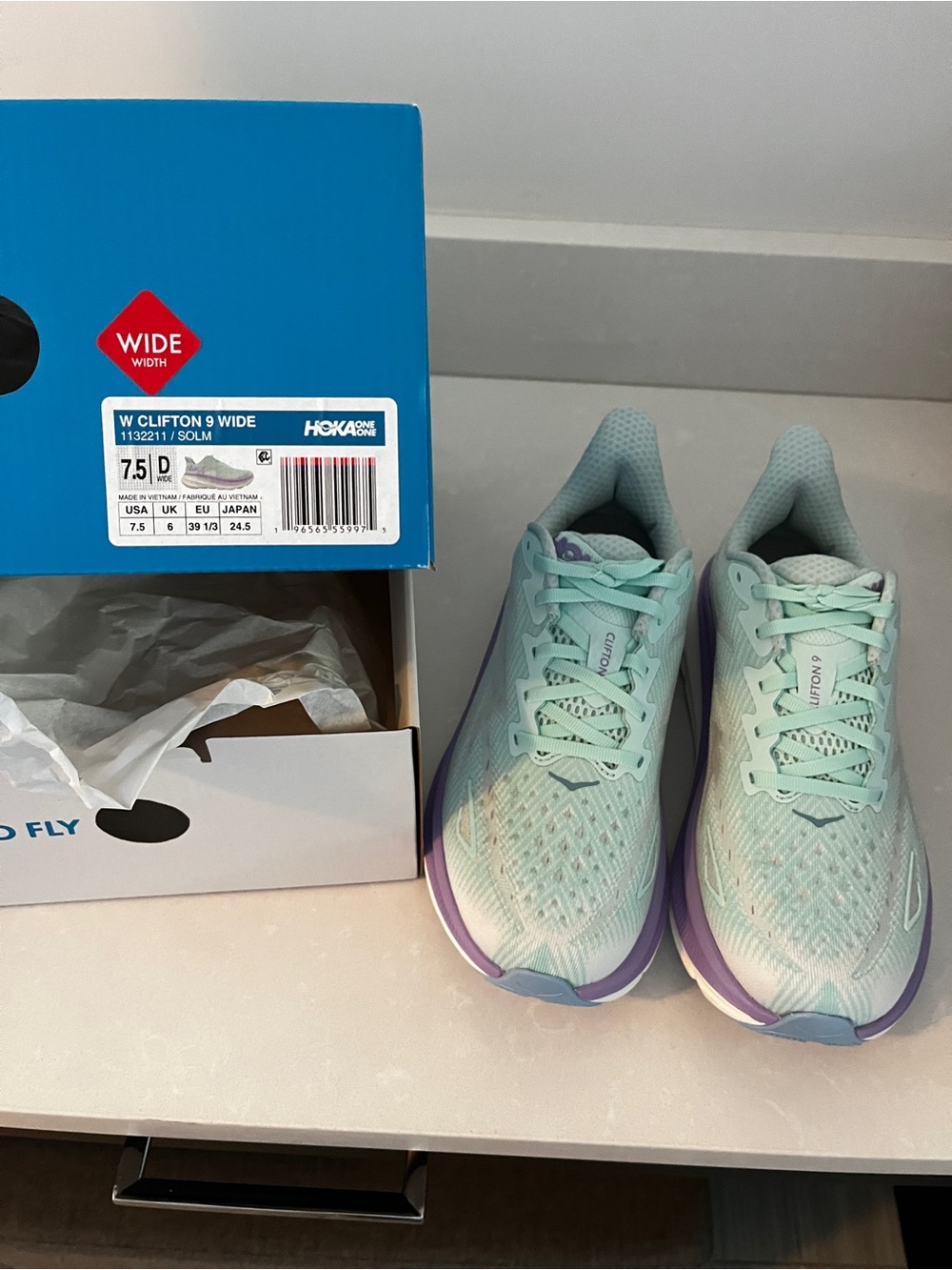 Hoka One One Women's Clifton 9 Wide Mint Green with Purple Accents size 7.5, D